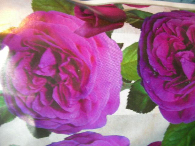 Роза тъмно лилава (Rose)